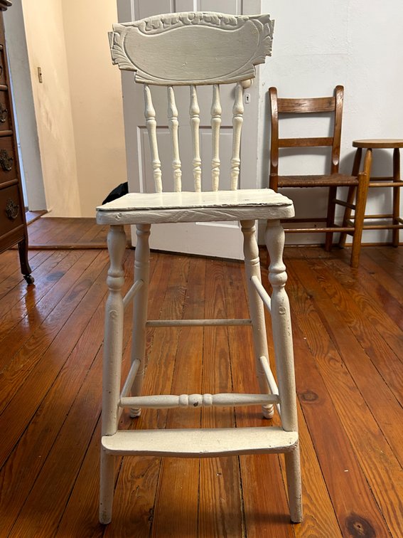 WHITE WOODEN HIGH CHAIR