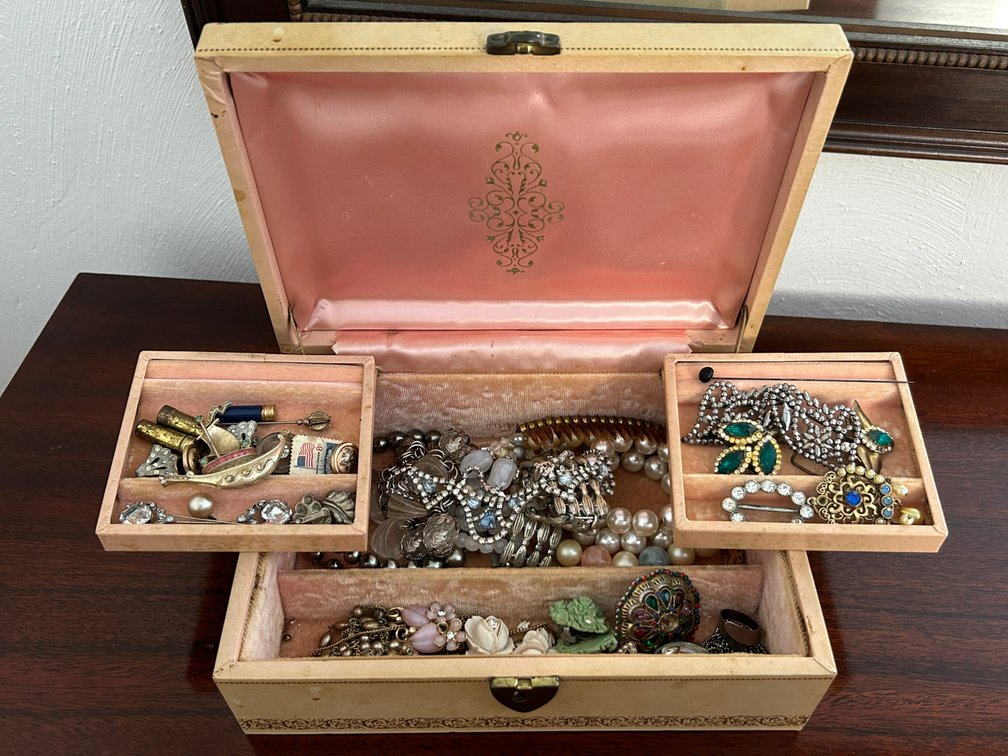 PINK JEWELRY BOX, JEWELRY