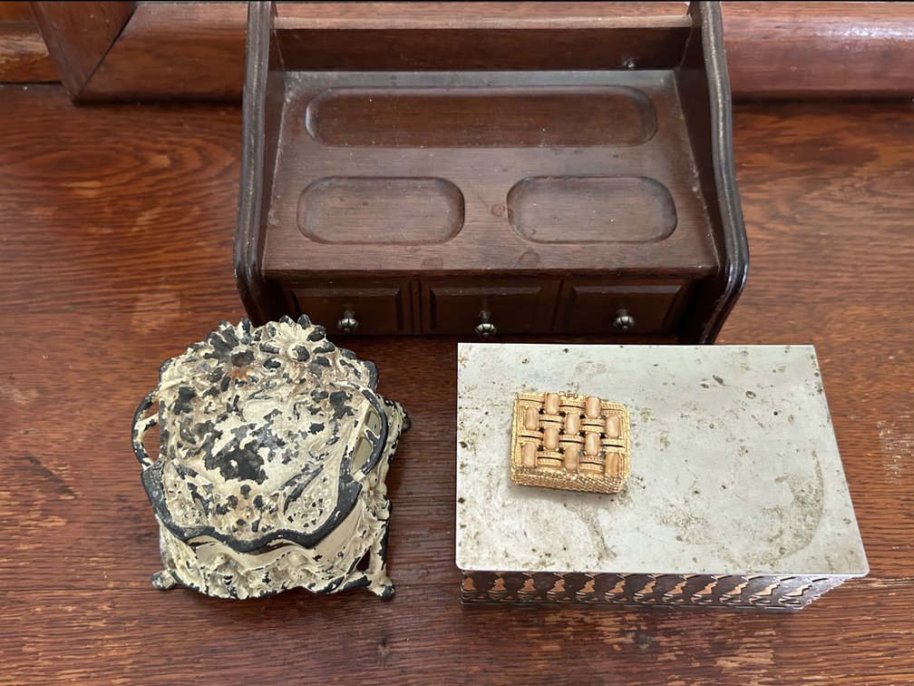 MEN'S DRESSER VALET, JEWELRY BOXES, CUFFLINKS