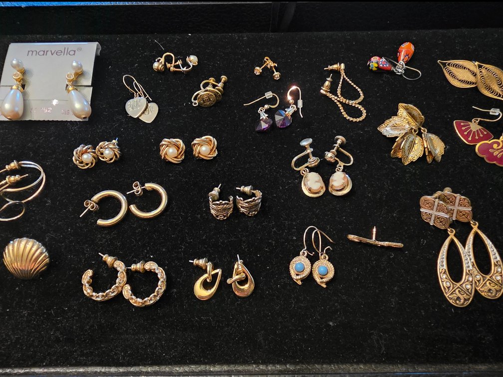 COSTUME GOLD EARRINGS