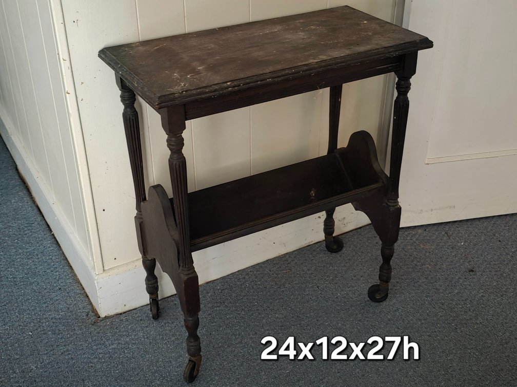 VINTAGE MAGAZINE TABLE
