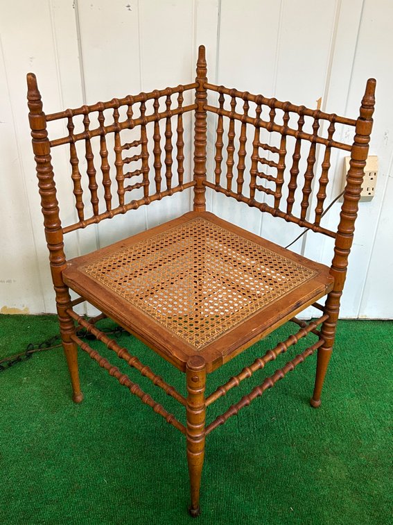 AMERICAN SPINDLE TURNED CORNER CHAIR
