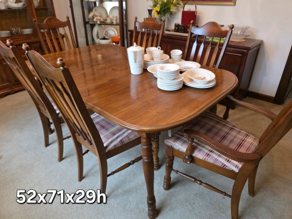 DINING TABLE/CHAIRS