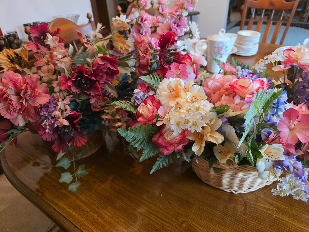ARTIFICIAL FLORAL ARRANGEMENTS