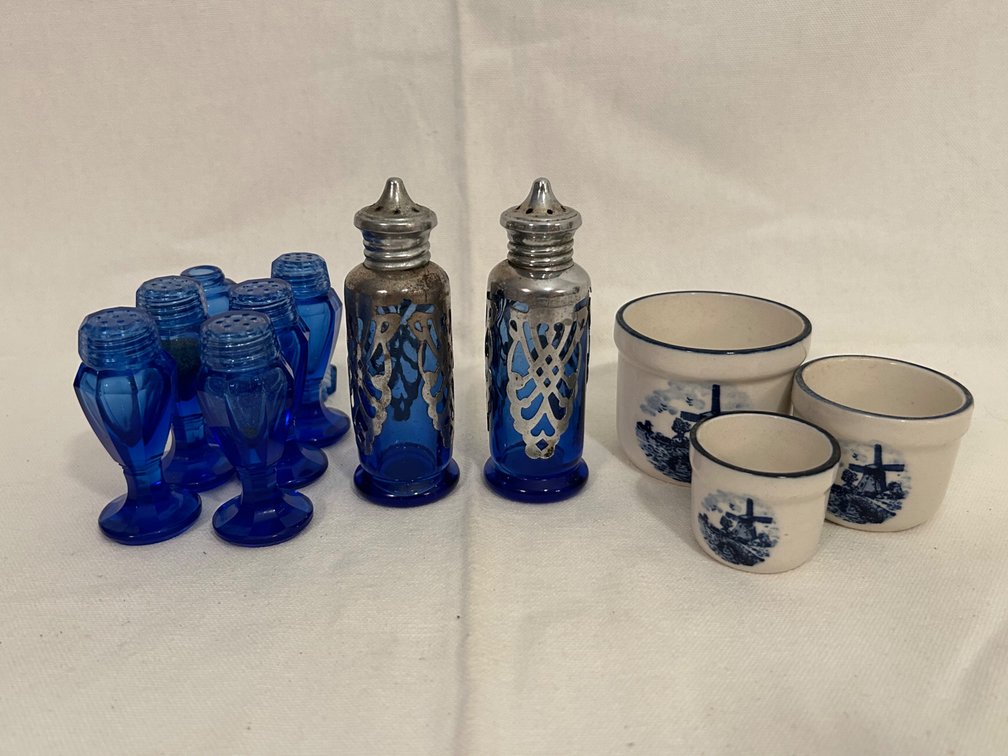 COBALT BLUE GLASS SHAKERS