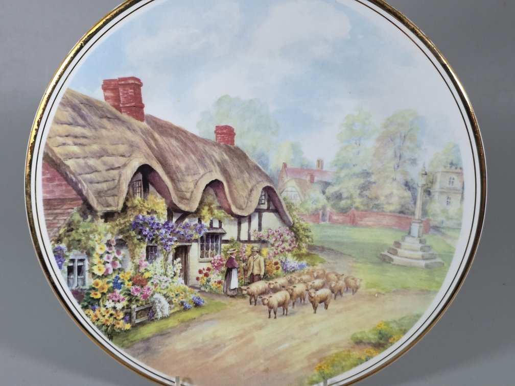 ROYAL VALE PORCELAIN PLATE