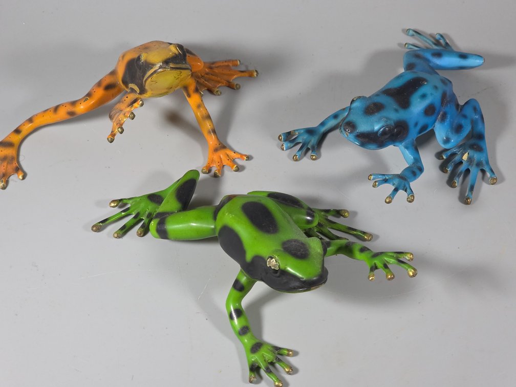 PAINTED BRONZE FROGS