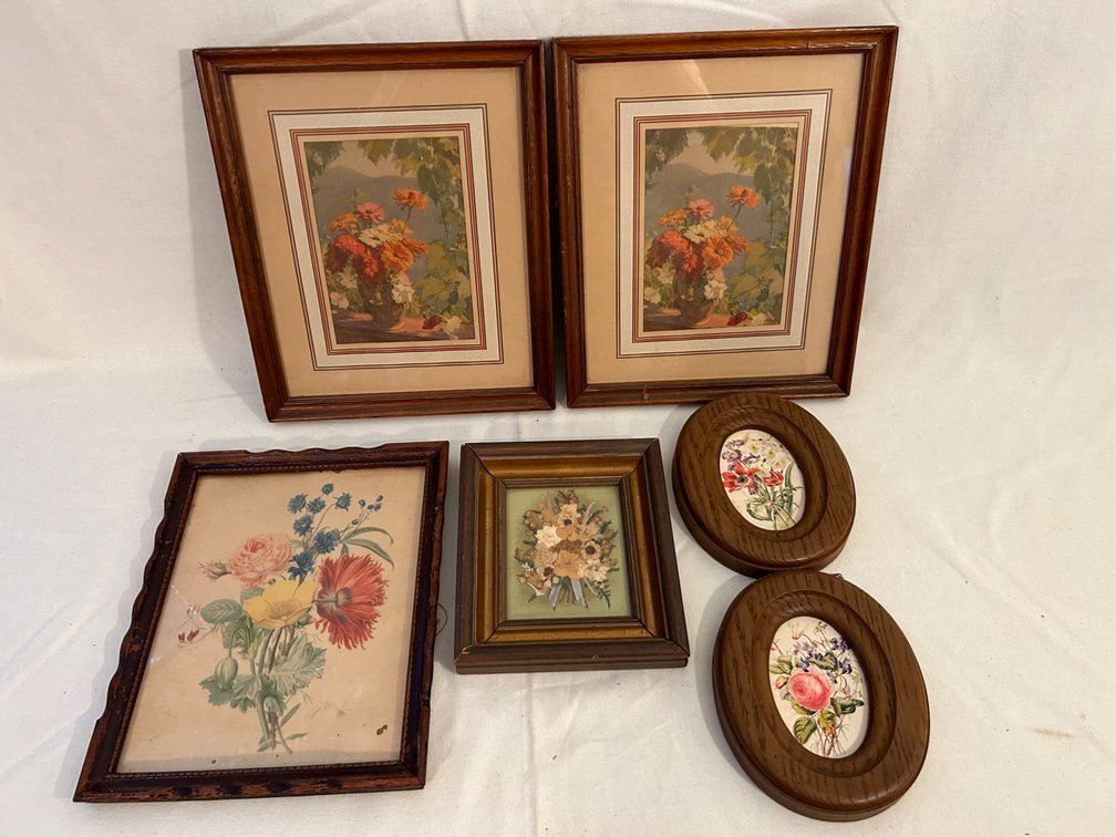 FRAMED FLOWER WALL ART