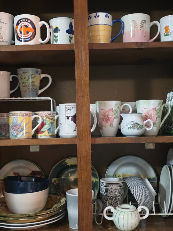 MUGS, KITCHEN DISHES