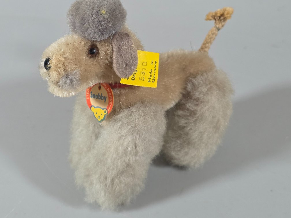 STEIFF "SNOBBY" GREY POODLE