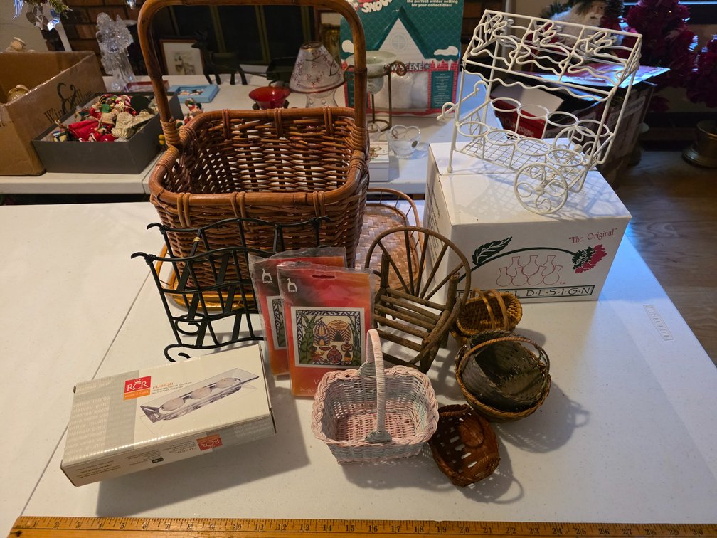 BASKETS, FLORAL VASE, VOTIVES