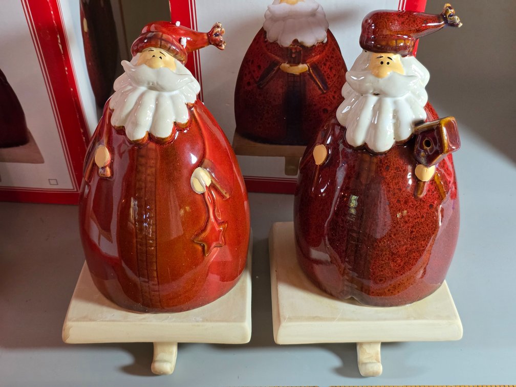 POTTERY STOCKING HOLDERS