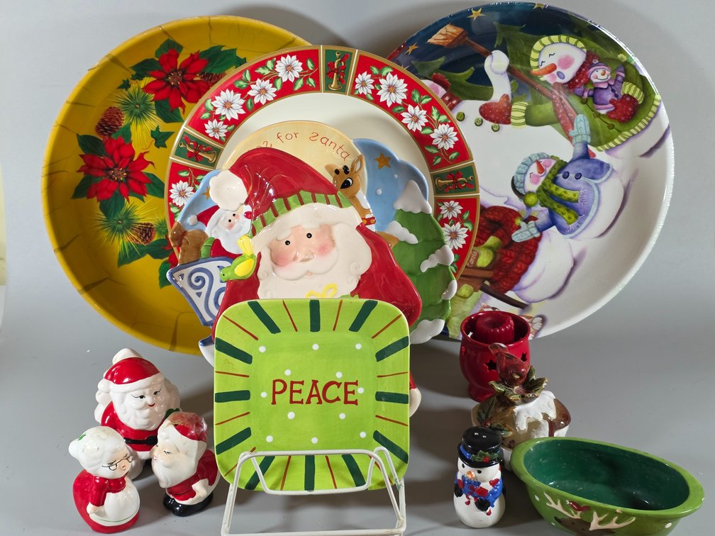CHRISTMAS SERVING DISHES