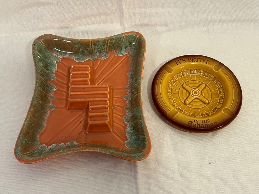 MID CENTURY MODERN CERAMIC ASHTRAY