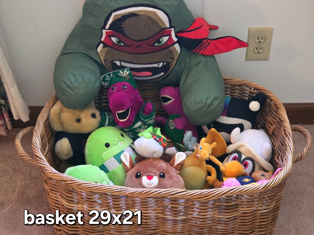BASKET NOVELTY PLUSH TOYS
