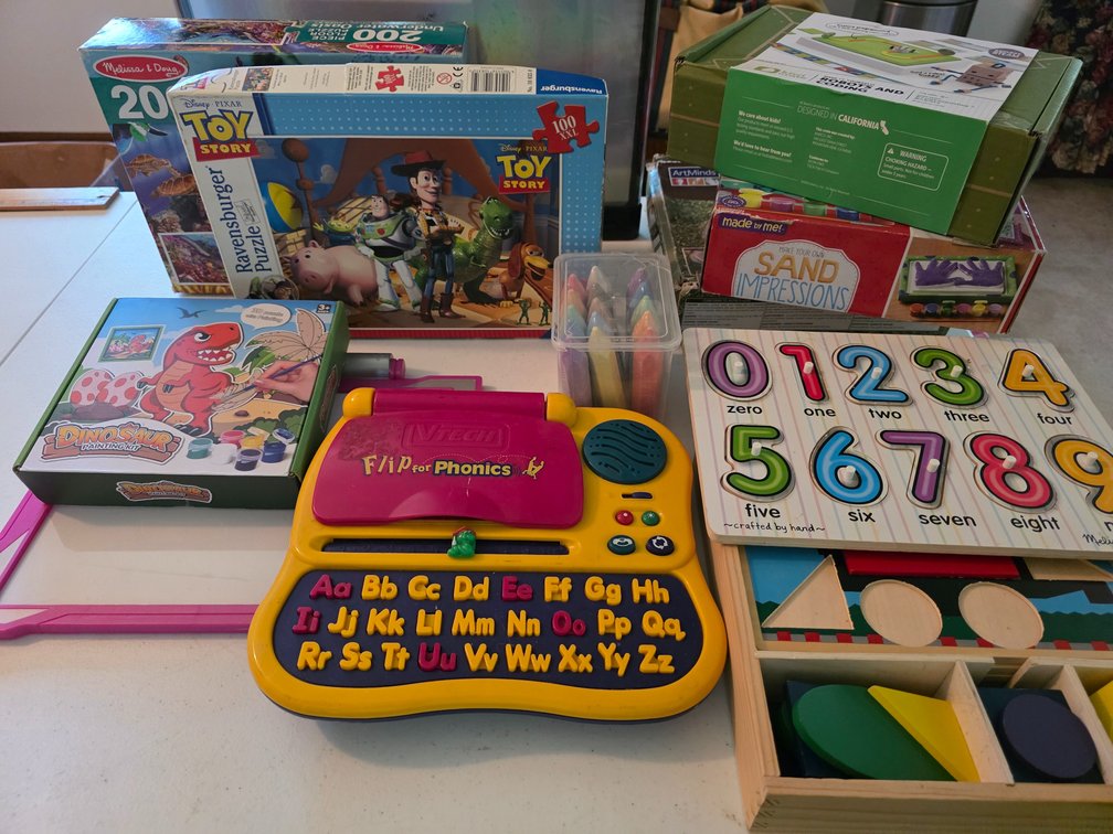 ELECTRONIC TOYS, CRAFT KITS