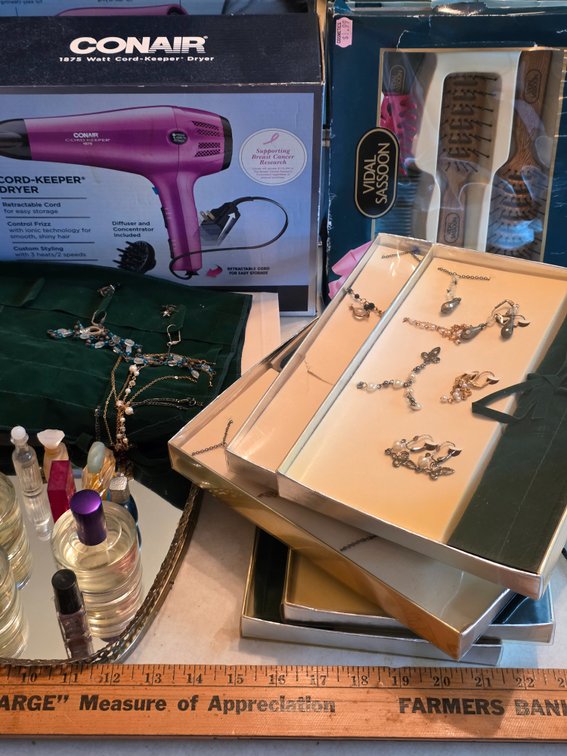 JEWELRY, PERFUME BOTTLES
