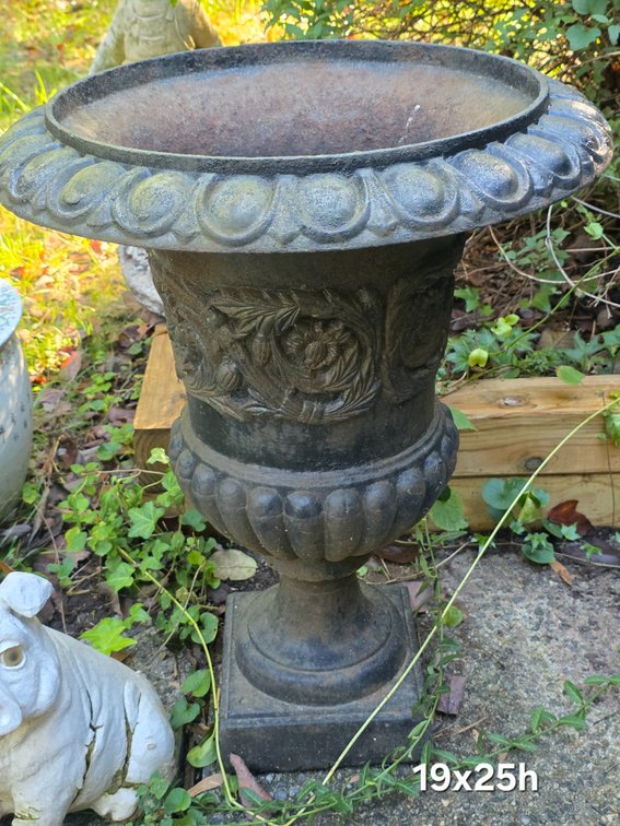 CAST IRON PLANTER