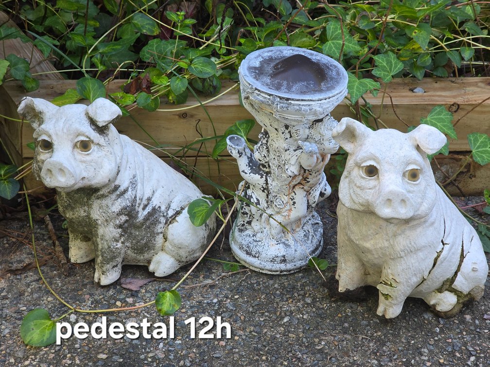 RESIN PIGS, PEDESTAL