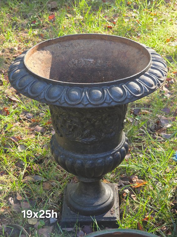 CAST IRON URN PLANTER