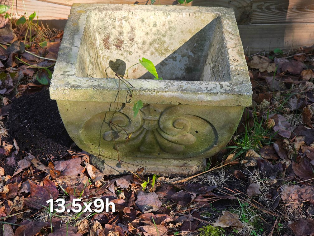 CONCRETE SQUARE PLANTER