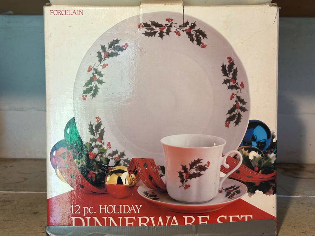 PORCELAIN HOLIDAY DINNERWARE