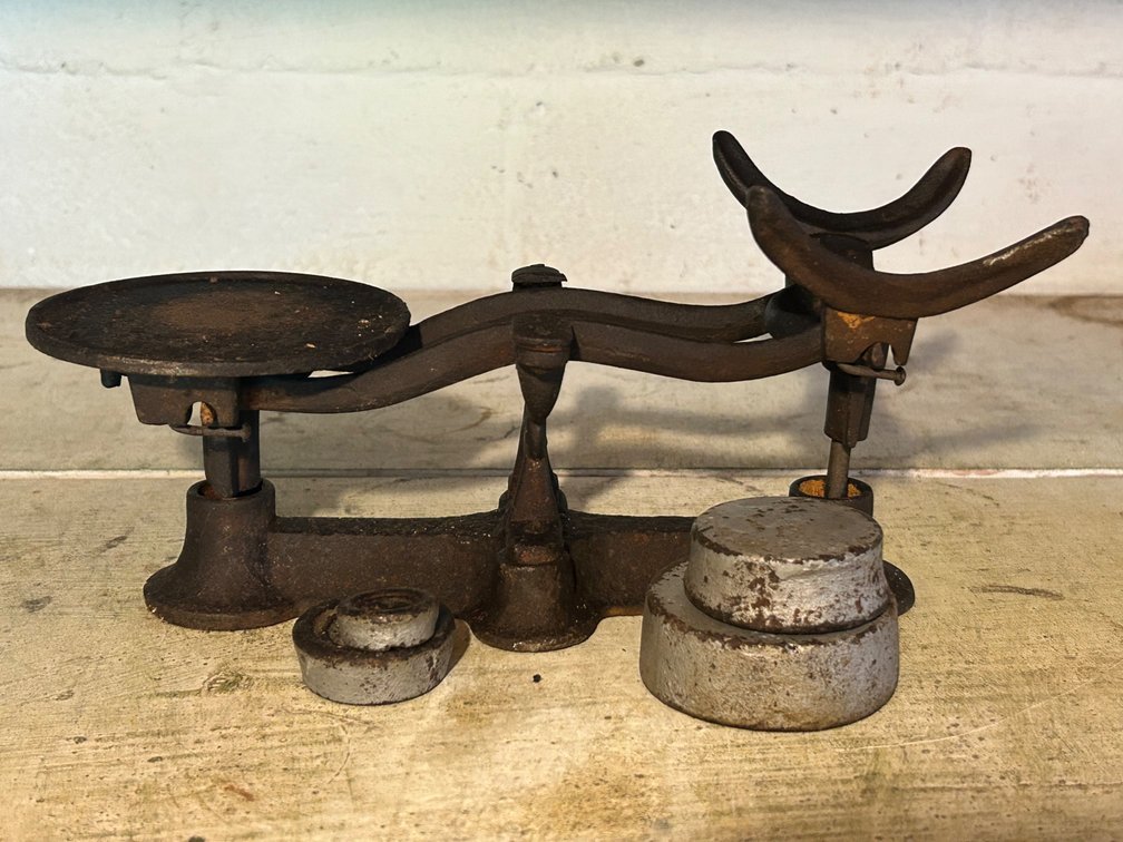 ANTIQUE CAST IRON BALANCE SCALE