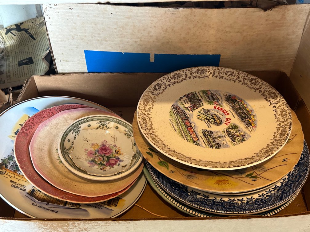DECORATIVE PLATES