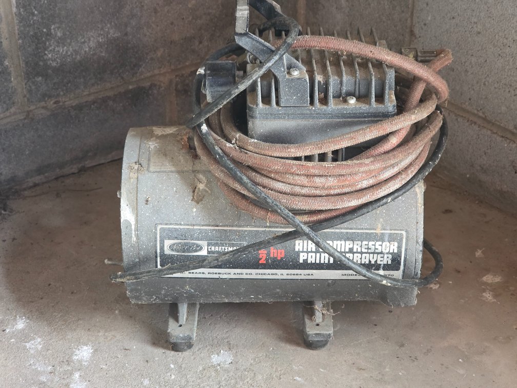AIR COMPRESSOR