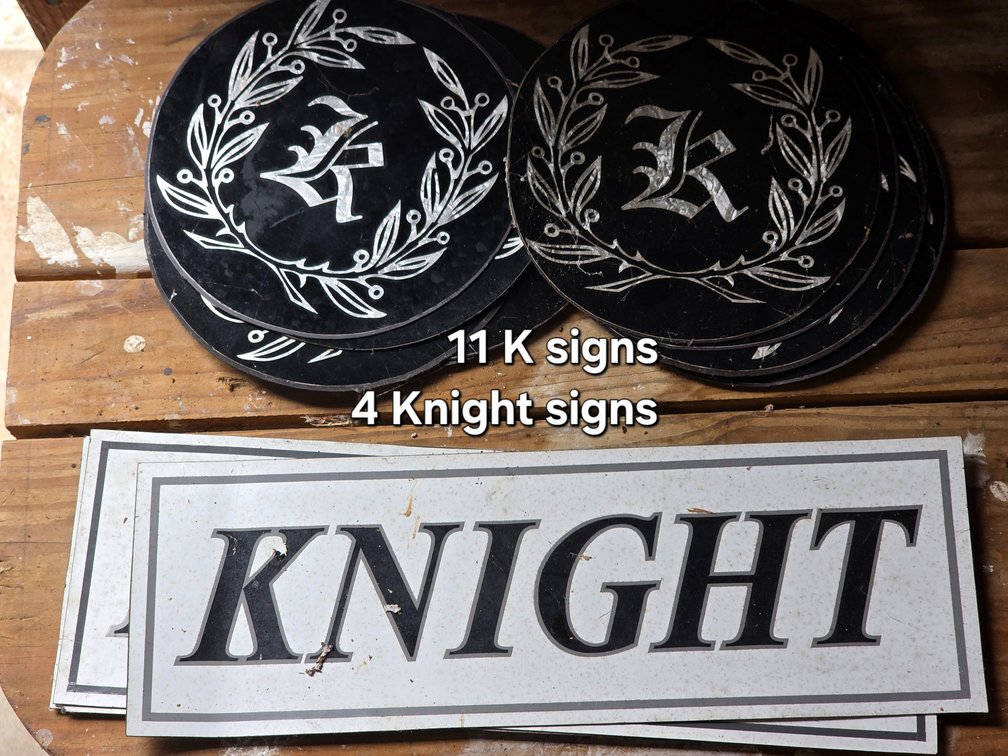 MAGNETED SIGNS