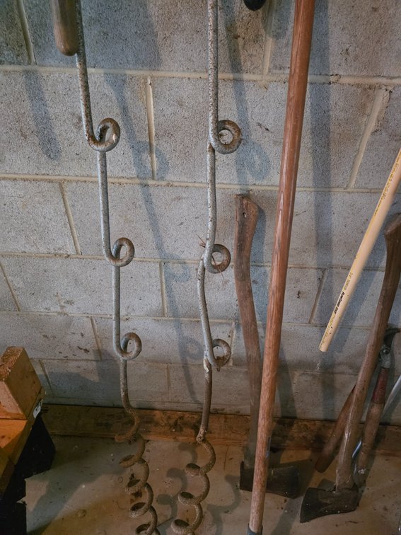 SILENT SCREW STAKES