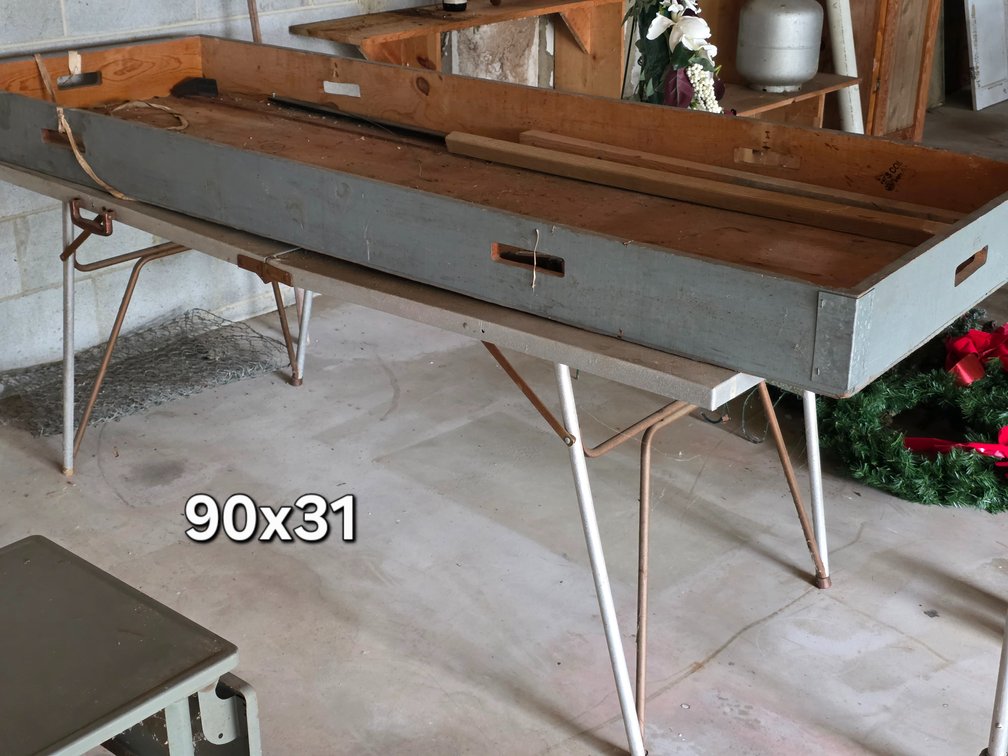 METAL FOLDING TABLE, WOOD TRAY