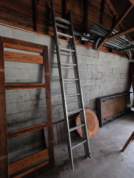 ALUMINUM EXTENSION LADDER