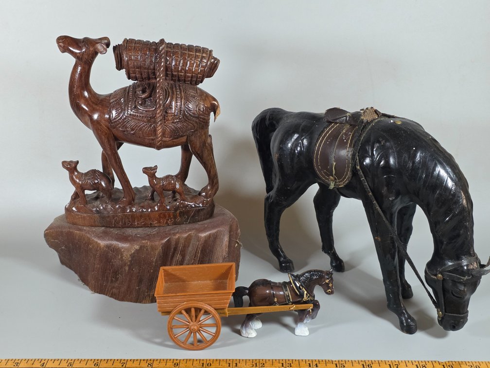 WOOD CAMEL SCULPTURE, HORSE