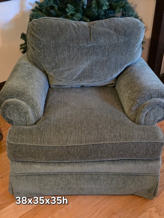 UPHOLSTERED CLUB CHAIR