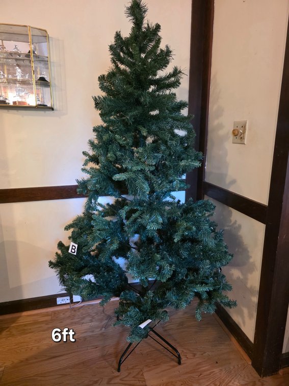 ARTIFICIAL CHRISTMAS TREE