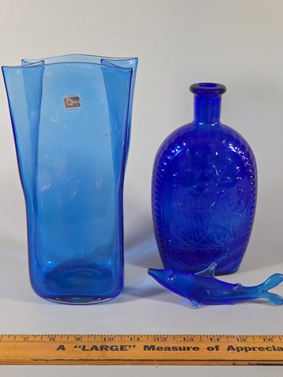 BLENKO GLASS VASE