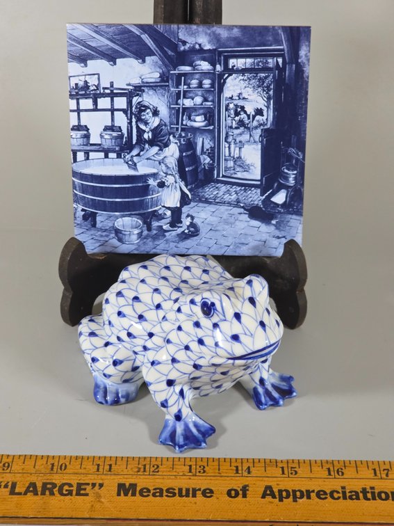 BLUE WHITE PORCELAIN FROG, TILE