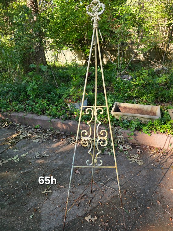 IRON TRIPOD TRELLIS