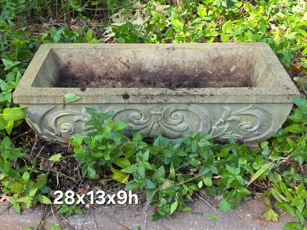 CONCRETE PLANTER