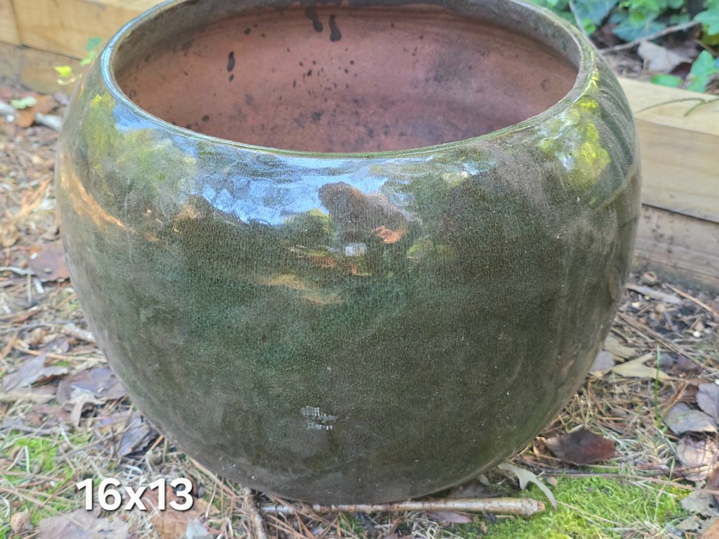 GREEN CERAMIC PLANTER