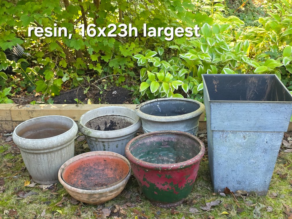 RESIN PLANTERS