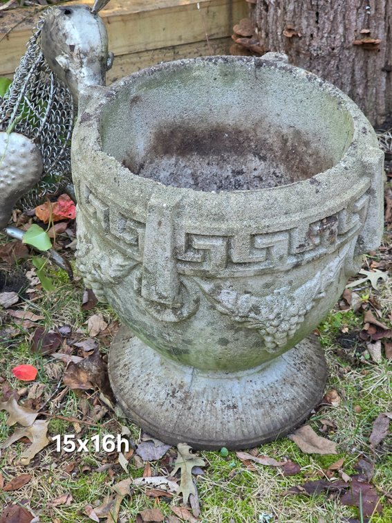CONCRETE PLANTER