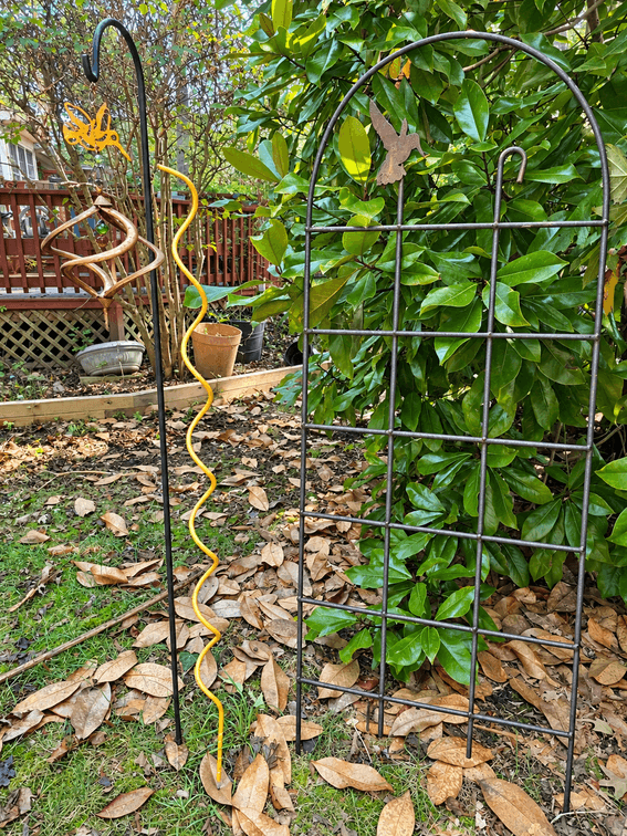 TRELLIS, CORK SCREW STAKE, SPINNER