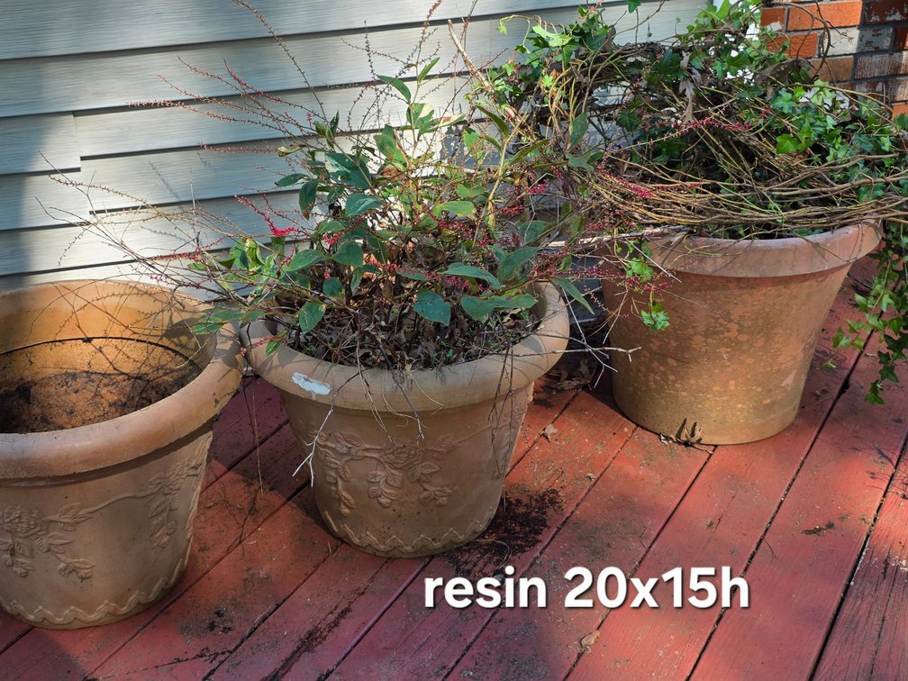 RESIN PLANTERS