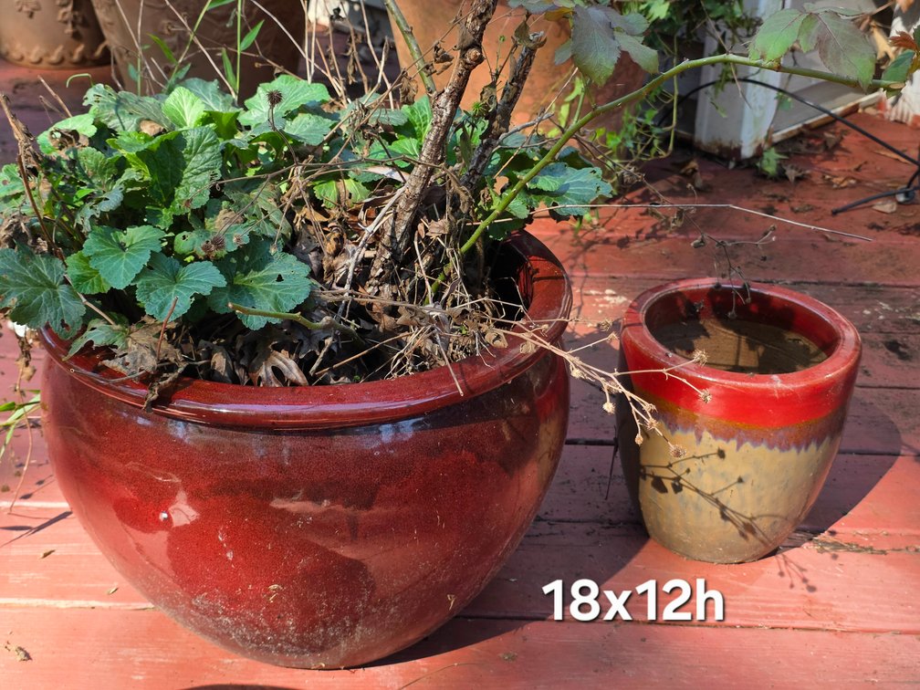CERAMIC LARGE RED PLANTER