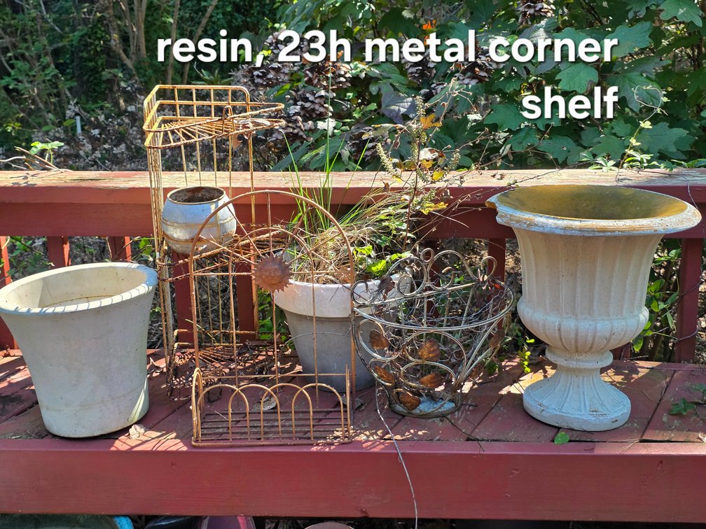 GARDEN DECOR, PLANTERS