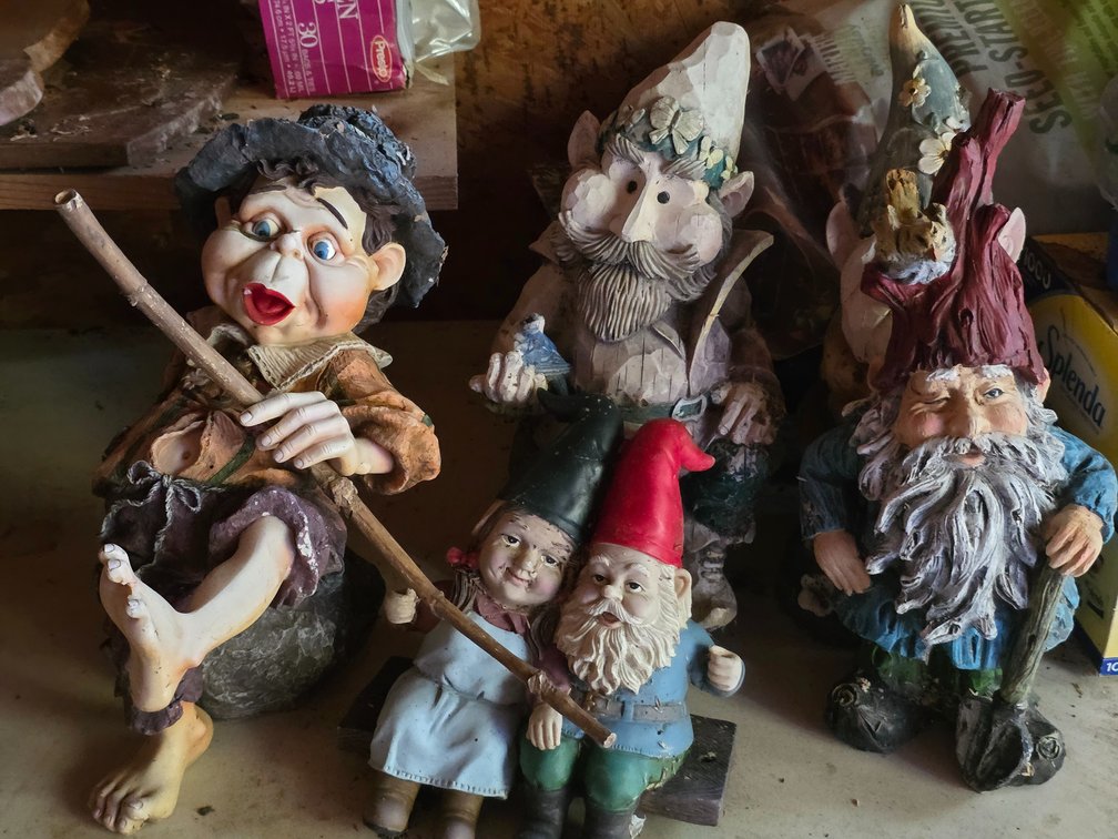 RESIN GNOMES