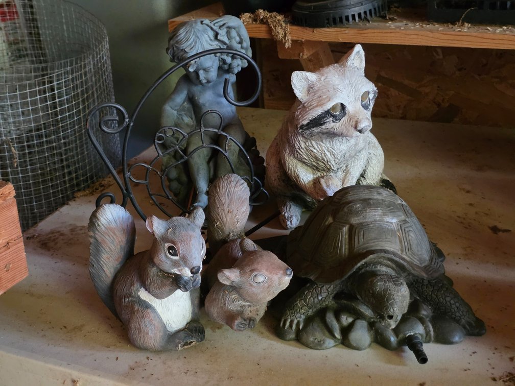 GARDEN STATUES, DECOR