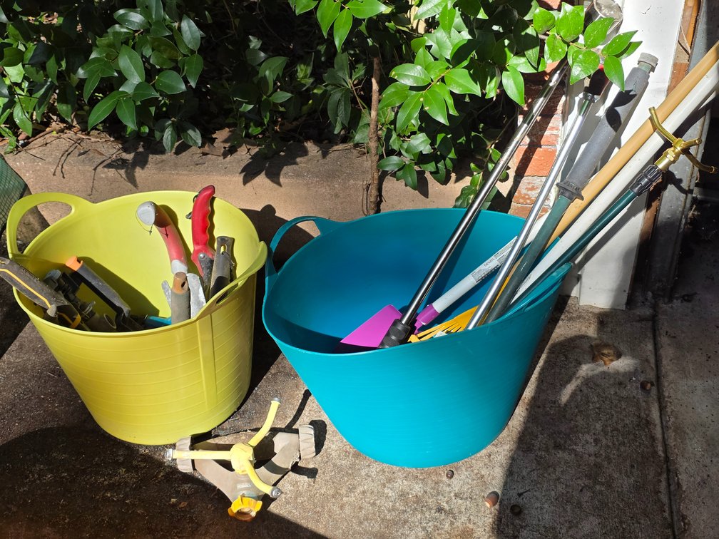 TOTES, GARDEN HAND TOOLS, SPRINKLERS